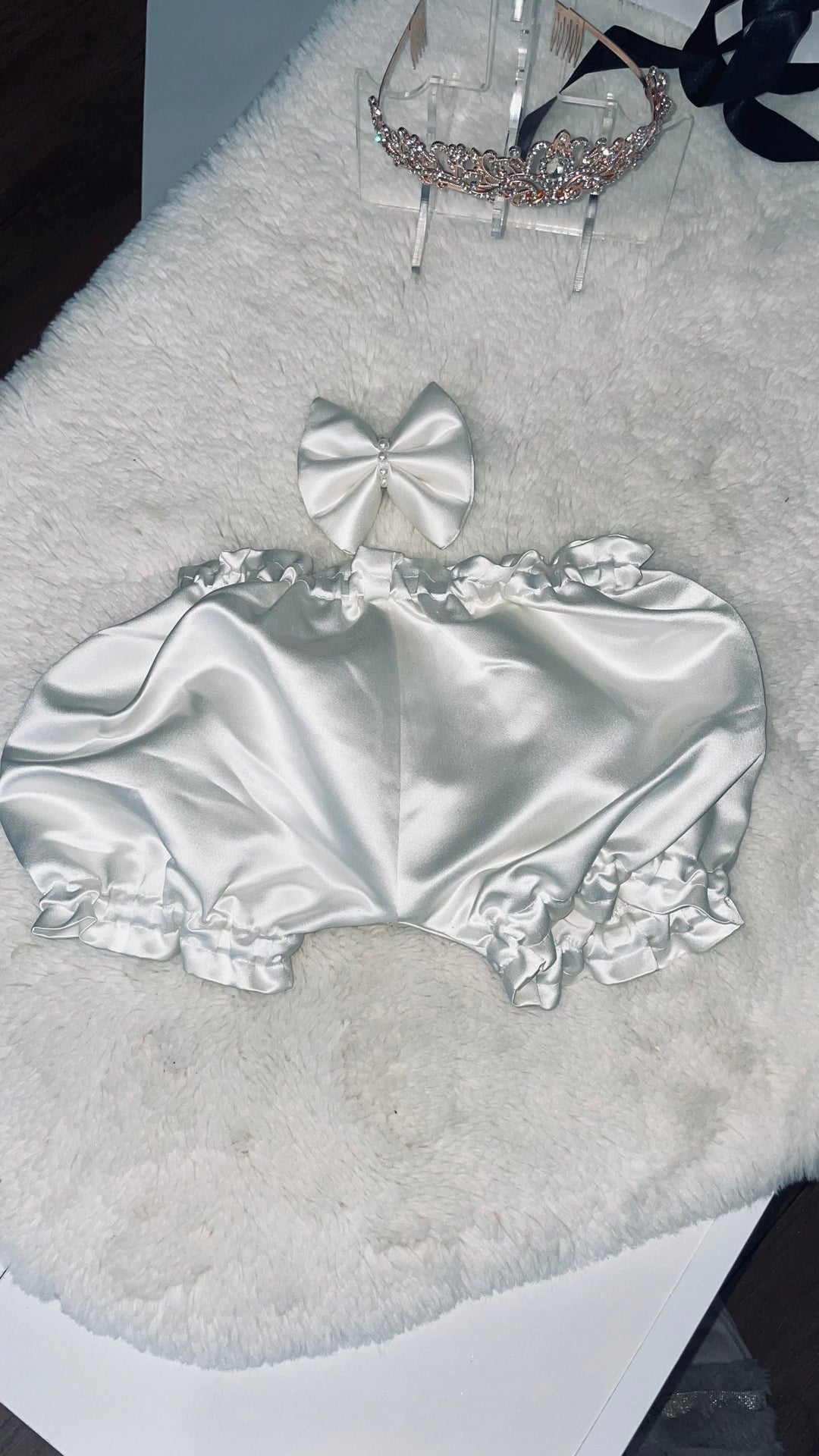 The Valentina Satin Bloomers to match to Valentina dress made by Little London Lady. Matching Satin Bow also included. These baby bloomers are ideal for little girls under 4 Years old. Made in the same Satin as the Valentina dress